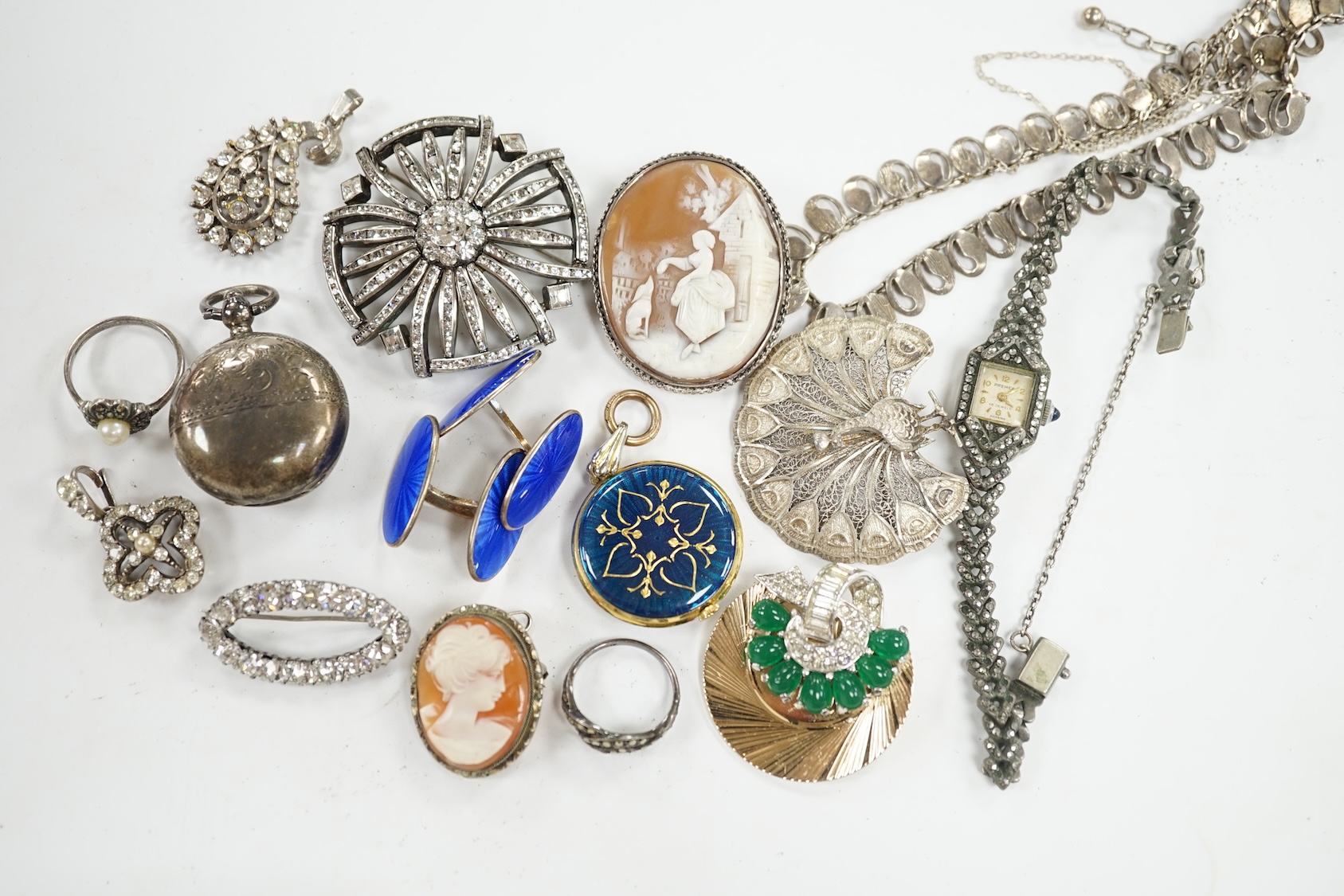 A quantity of assorted costume jewellery, including a garnet set brooch and paste jewellery. Condition - poor to fair